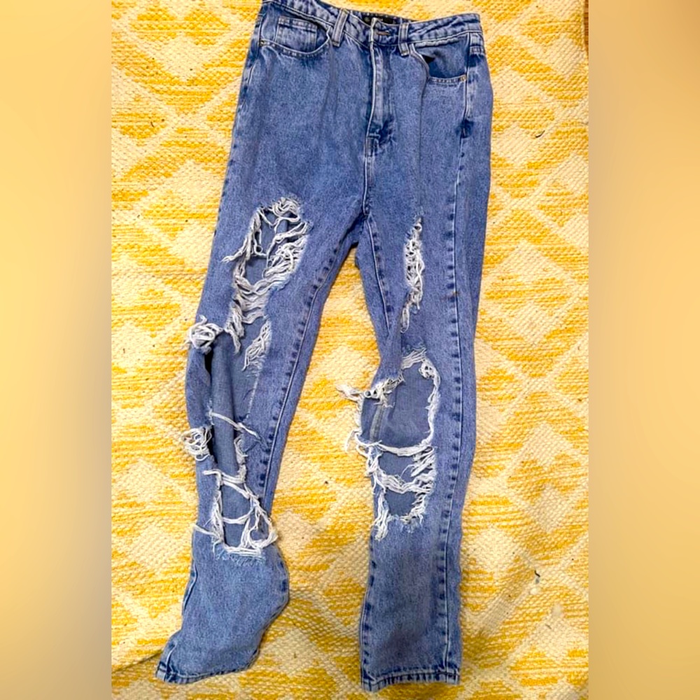 Misguided mom / boyfriend jeans. So freaking cute just too small on me ;(